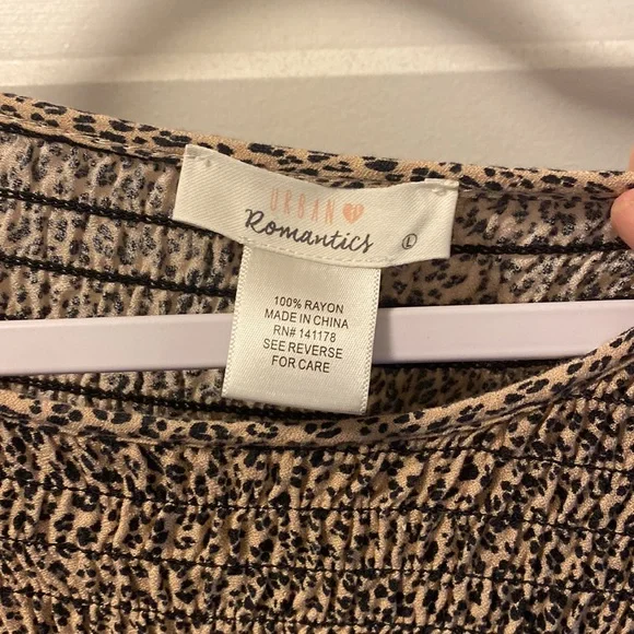 Urban Romantics Size L Women’s Short Sleeve Top - Picture 2 of 3